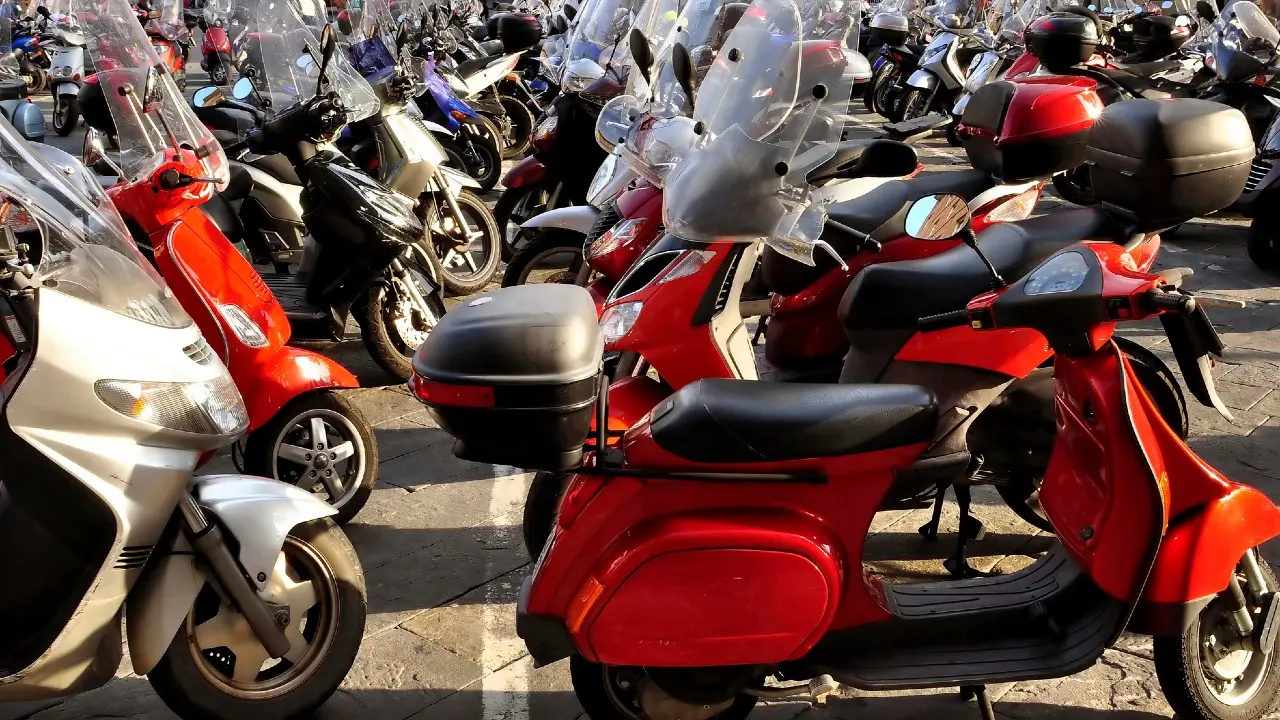 Самые частые нарушения, совершаемые водителями мопедов, назвали в полиции Алматы