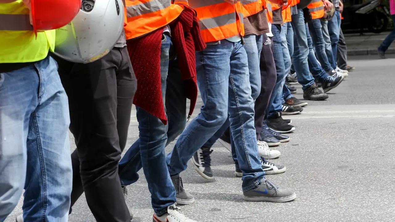 Число забастовок с приостановлением работы снижается в Казахстане