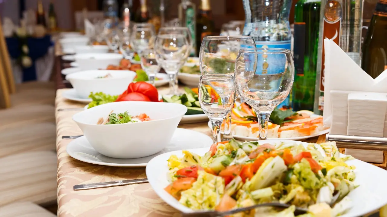 86 человек отравились на тое в Костанайской области: что показали результаты проверки