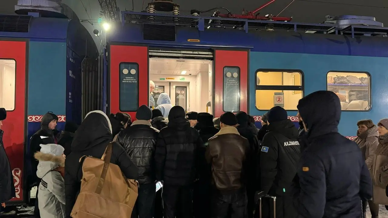 Дополнительные электрички запустили в Казахстане из-за закрытых дорог