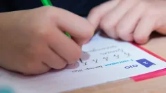 Гарантию бесплатного образования в школах не нашли в проекте новой Конституции. Ситуацию пояснили депутаты