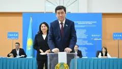 Председатель мажилиса Ерлан Кошанов проголосовал на референдуме 