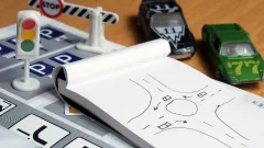 Шпаргалки и микрокамеры: на какие уловки идут казахстанцы, когда сдают экзамен на вождение