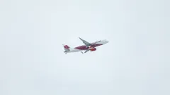 Ударил стюардессу в живот и заявил о бомбе на борту FlyArystan: деструктивному пассажиру вынесли приговор