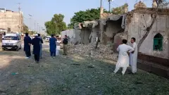 Авто взорвалось возле мечети и полицейского участка в Пакистане, 21 человек погиб