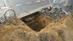 Аким Алматы установил дедлайн для ремонта дорог на раскопанных участках