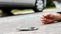 Машина сбила женщину с ребёнком на тротуаре в Экибастузе: что известно об их состоянии