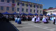 "Собирают по 200 тысяч на выпускной". На жалобы родителей школьников из Алматы ответили в Минпросвете