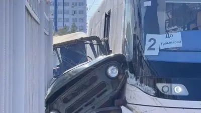 Трамвай и автомобиль столкнулись в Темиртау