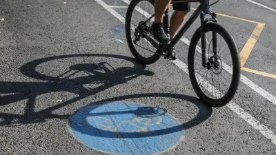 "Нет инфраструктуры". 2,8 тысячи км велодорожек предлагает построить МВД в Казахстане