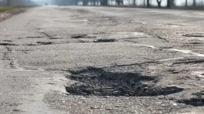 "Жители уже злые". Депутат высказался о дороге в Астане, которую строят 10 лет