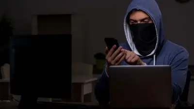 Чем опасны разговоры и шутки с телефонными мошенниками, объяснили эксперты