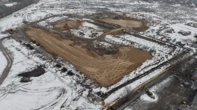 Незаконно строящийся жилой комплекс демонтировали в Алматы