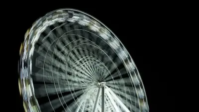 Колесо обозрения рухнуло во время движения в Индии, есть пострадавшие