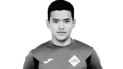 Футболист умер во время матча в Алматы: началось расследование