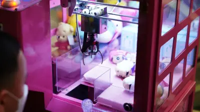 Ограничивать места размещения игровых автоматов "хватайка" начнут в Казахстане