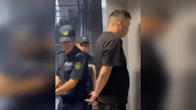 Пассажир автобуса размахивал ножом в Алматы, его арестовали на 12 суток