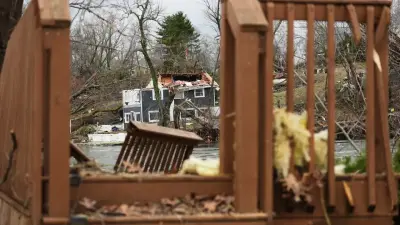 Торнадо и штормы обрушились на два американских штата, есть погибшие