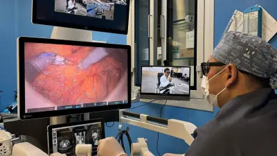 Дистанционную онкооперацию впервые провели в Казахстане: хирург управлял роботом из Китая