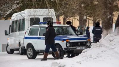 Поквартирный обход проводят полицейские в Алматы