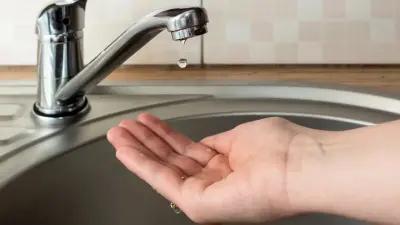 Холодную воду временно отключат в двух районах Алматы