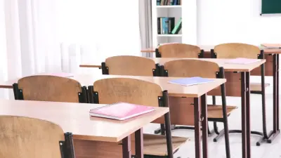 Школьник упал с третьего этажа здания НИШ в Петропавловске