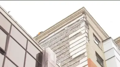 Обрушение фасада дома в Астане: кто отвечал за состояние здания