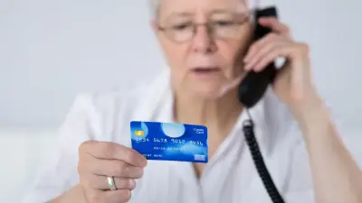 Мошенники пытались похитить 8,5 млн тенге у пенсионерки, но таксист предотвратил преступление