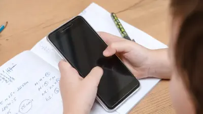 Школьные чаты перенесли в мессенджер Aitu в Уральске: родители недовольны