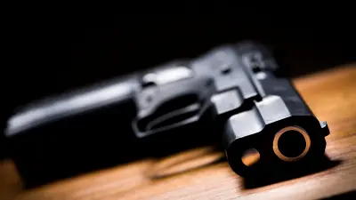 Полицейский случайно выстрелил в знакомого в Актюбинской области