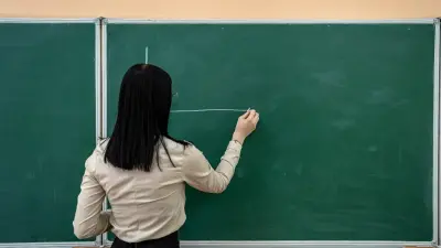 Учителей освободят от обязательного ведения соцсетей в Казахстане: поправки внесут в закон