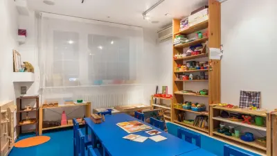 Шкаф упал на воспитанников детского сада в Атырау, один ребёнок пострадал