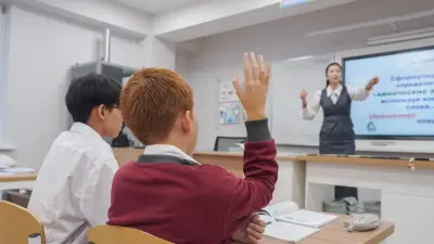 Депутат: Учителям пишут в рабочих чатах даже ночью, нужно это прекратить