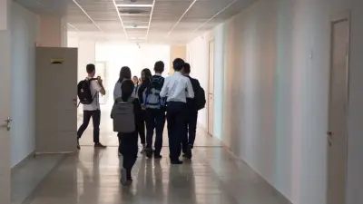 Директора школы наказали за давку среди учеников в Актау