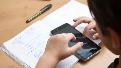 Запрет на использование телефонов на уроках не включат в Цифровой кодекс Казахстана