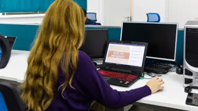 Учебный центр в Астане собрал деньги с клиентов и закрылся: полиция начала расследование