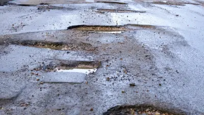 Четыре уголовных дела за ненадлежащее содержание дорог расследуют в Казахстане