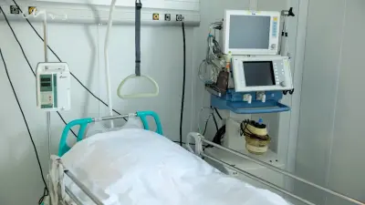 Жительница Павлодара выбросила из окна двоих детей: младшему ребёнку удалили почку