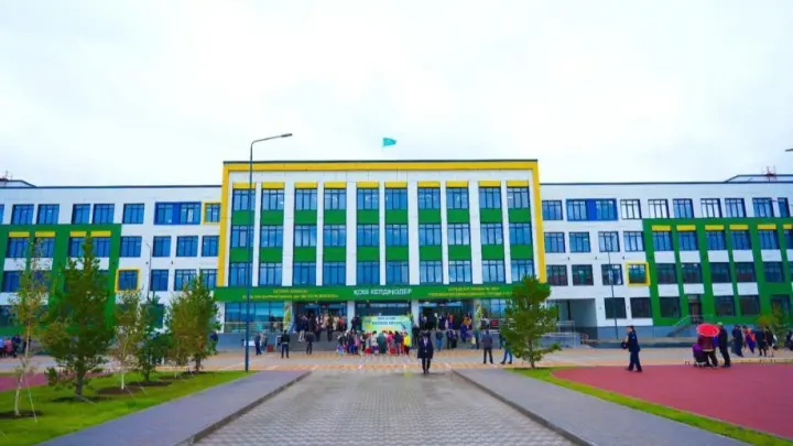 "Вопиющие отклонения". Почему одинаковые "Келешек мектептері" обошлись в разные суммы, объяснили в Минпросвете