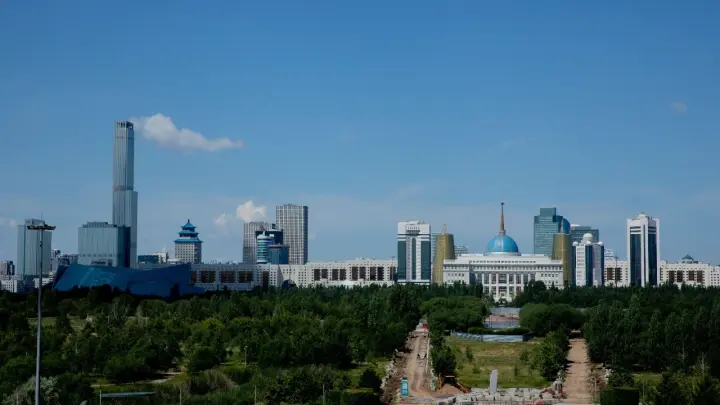 Роддом, школа и бизнес-центр. Проекты новой застройки на правом берегу обсудили в Астане