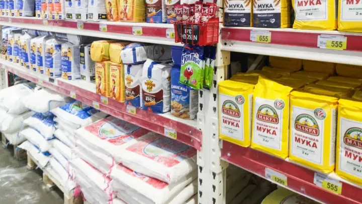 "Сдерживать цены – пережиток". Покупать продукты со скидкой должны только нуждающиеся, считает министр торговли