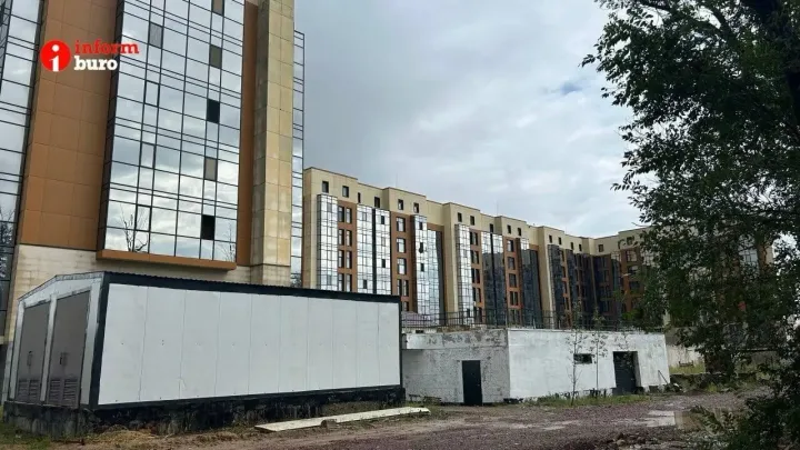 "Это плохо закончится". Аким Астаны пригрозил полицией застройщику проблемного ЖК