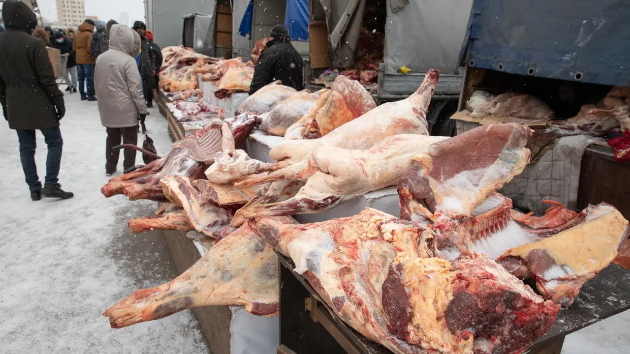Почему фермерам выгодно продавать мясо за границу? Министр сравнил внутренние и экспортные цены