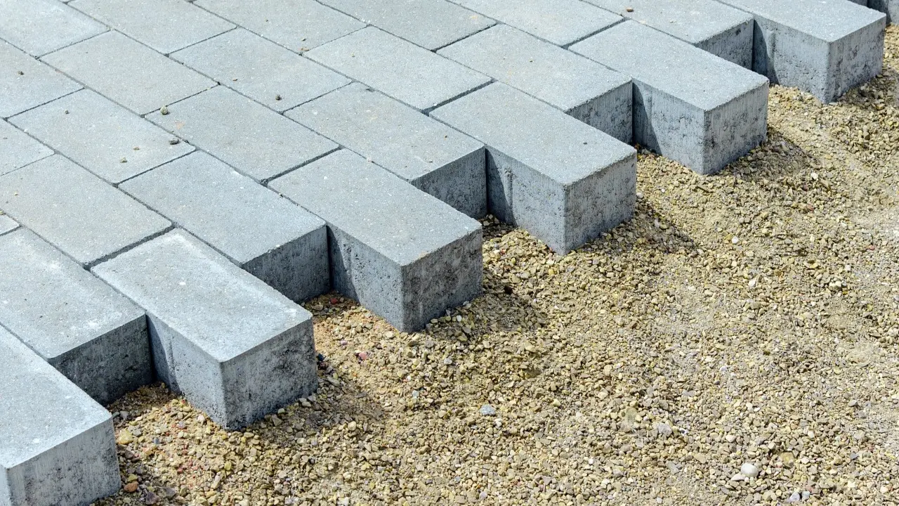 Мы ничего не скрывали – аким района Алматы, получивший выговор за вывоз брусчатки