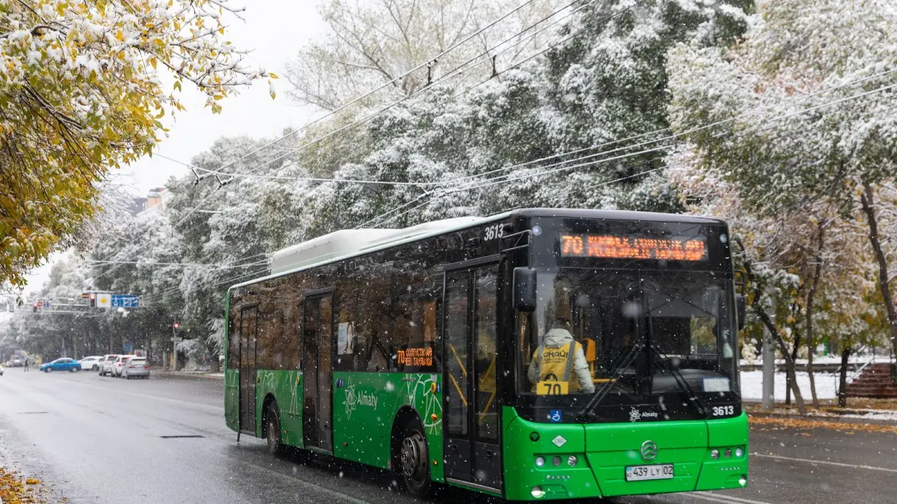 О графике работы автобусов, троллейбусов и метро в новогодние праздники рассказали в акимате Алматы