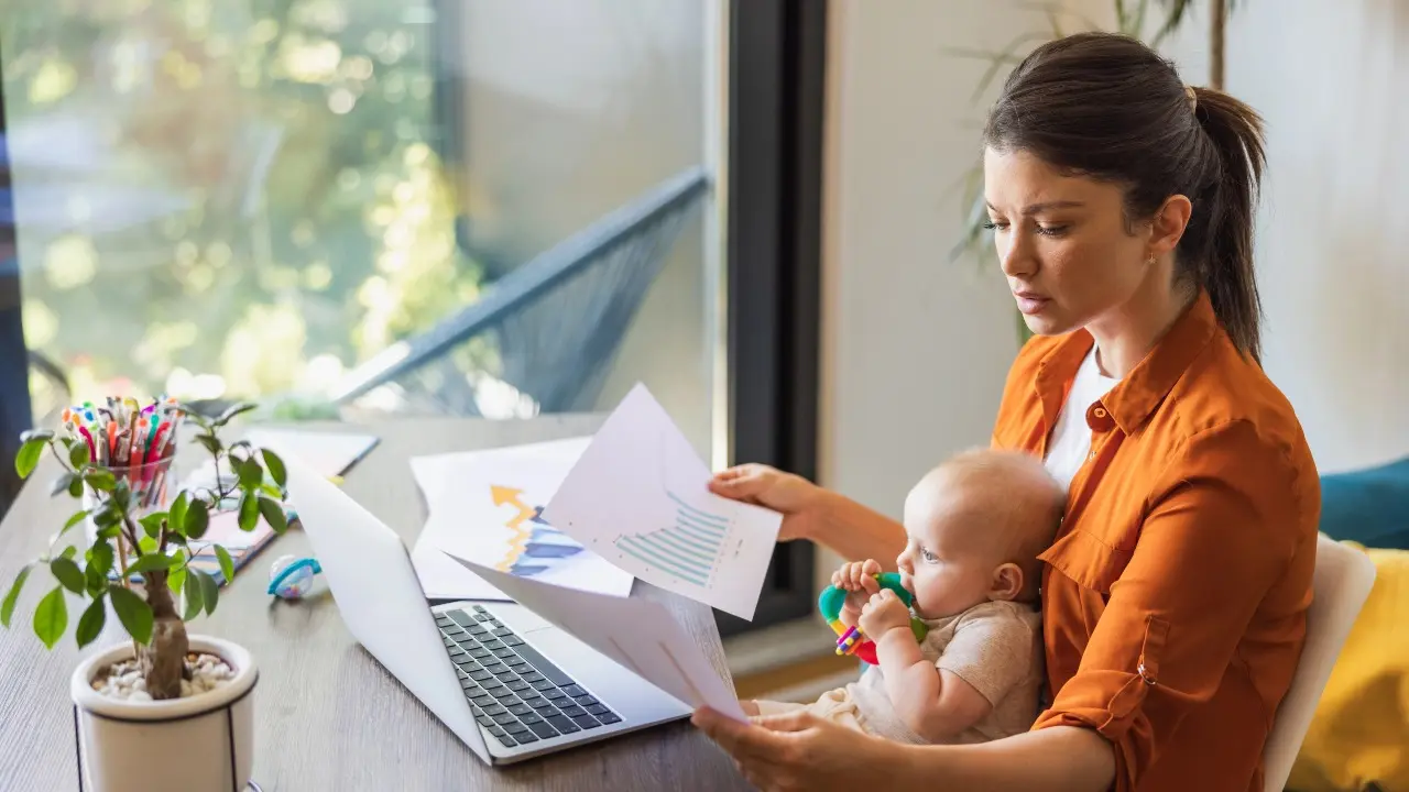 Сократить рабочий день некоторым родителям в Казахстане предложили сразу несколько мажилисменов