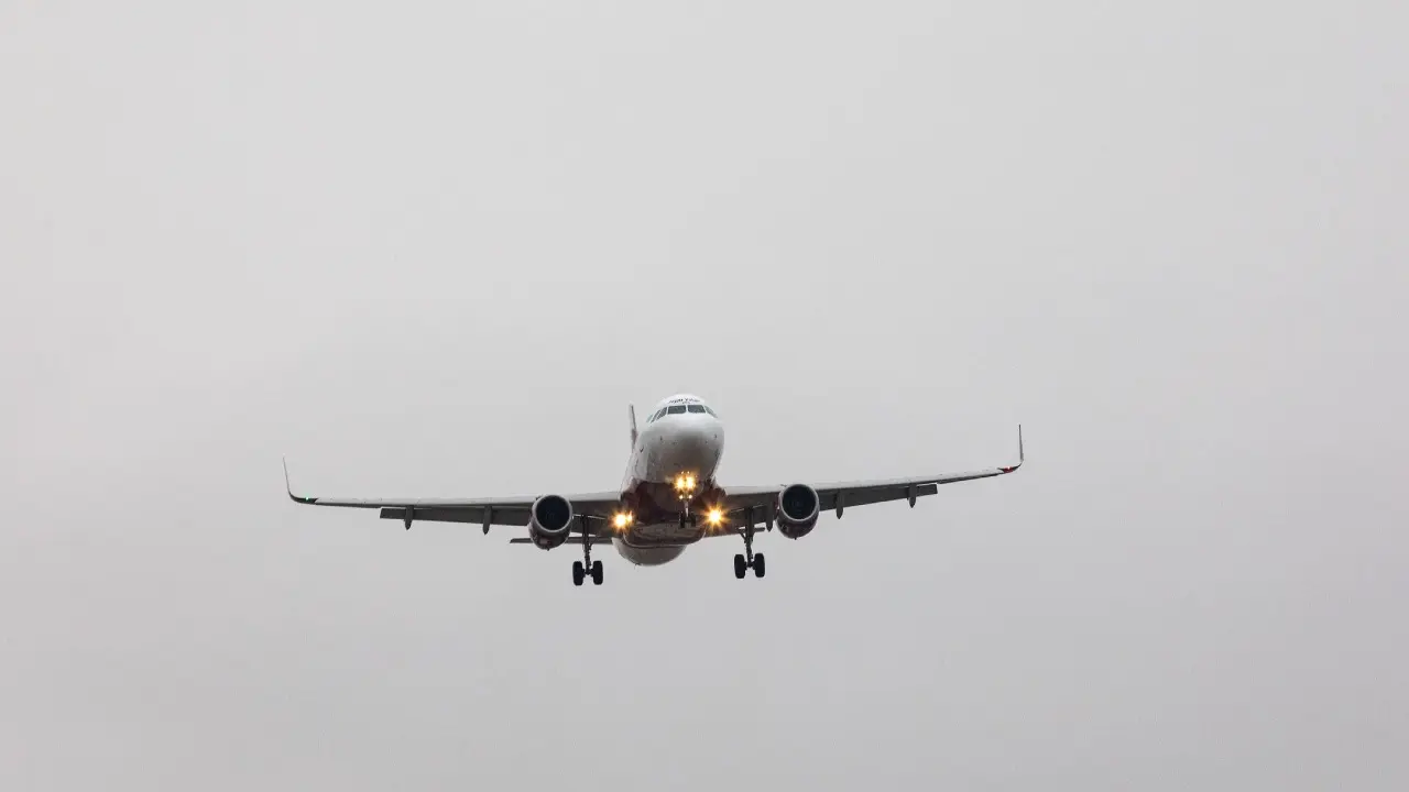 Вылетевший из Астаны самолёт вынужденно вернулся обратно