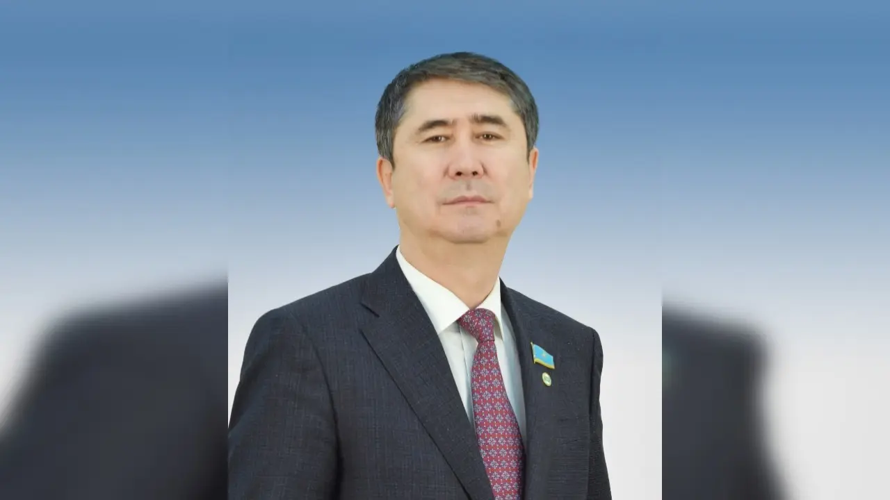 "Хотят, чтобы были бедные". Депутат объяснил свой доход в полмиллиарда тенге