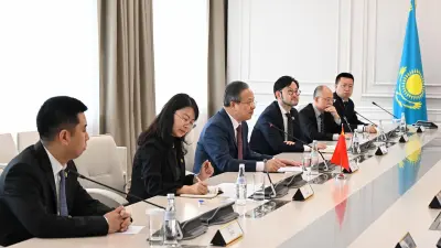 Аким Алматы Ерболат Досаев встретился с президентом ведущей китайской компании Лонг Цзишэном