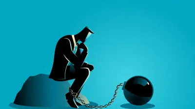 Лучше законно обанкротиться, чем брать новый микрозаём. Юрист о долгах перед МФО